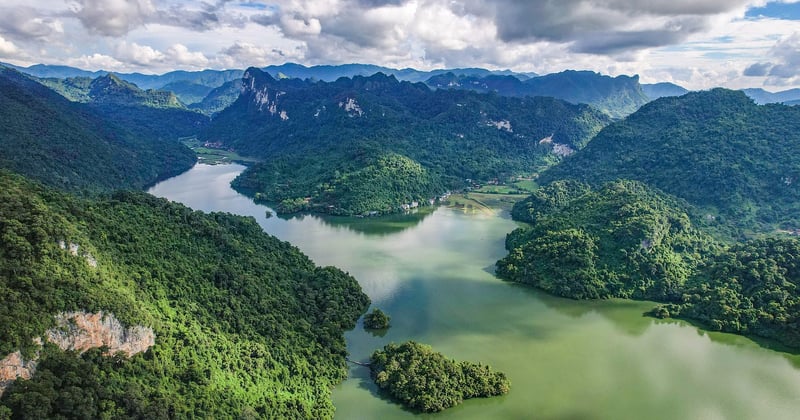 Filmer son expédition en montagne : comment choisir le bon drone