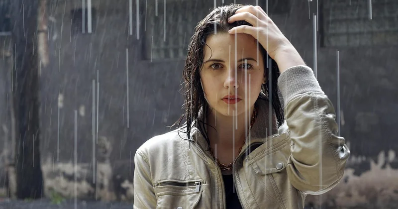 Les différences entre coupe-vent et veste de pluie en conditions extrêmes